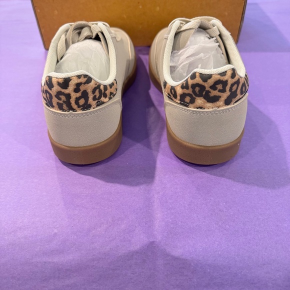 Retro Leopard Sneaker - Picture 4 of 7